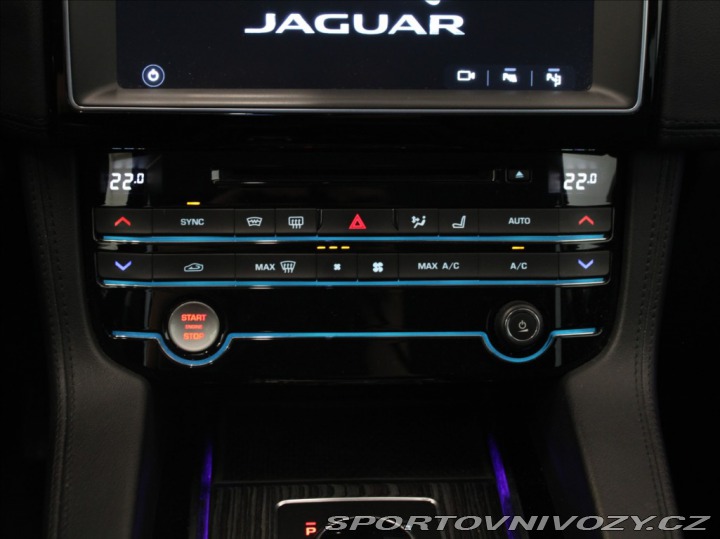 Jaguar F-Pace 3,0 D300 V6 Portfolio MER 2017