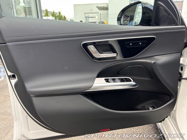 Mercedes-Benz E E 220d 4MATIC kombi AMG 2025