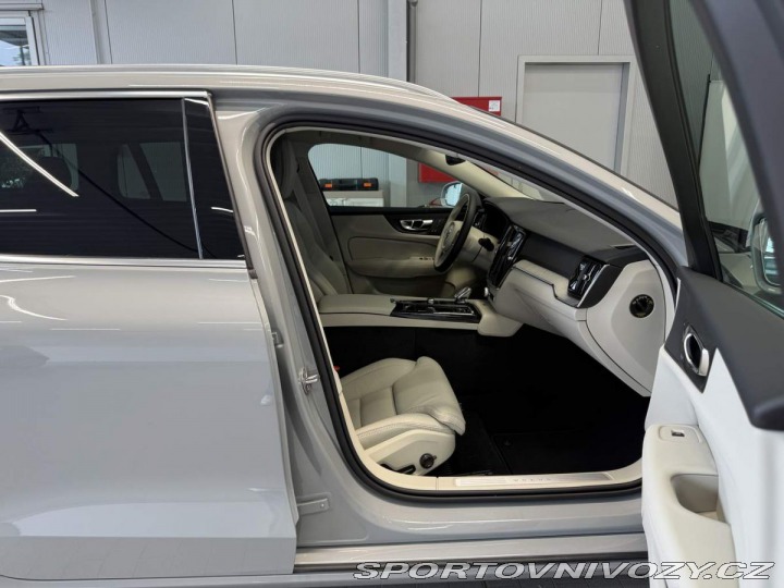 Volvo V60 T6 AWD RECHARGE 2.0L 253+ 2025