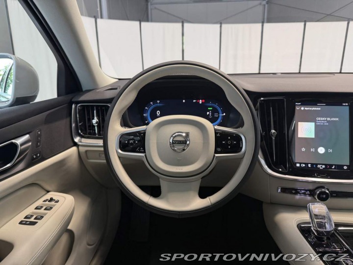 Volvo V60 T6 AWD RECHARGE 2.0L 253+ 2025