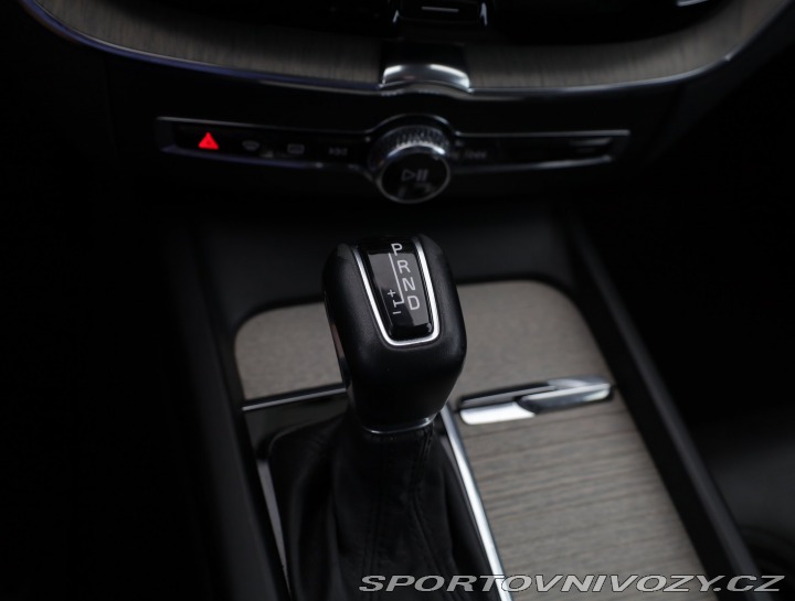 Volvo Ostatní modely XC60 T6 AWD 2020
