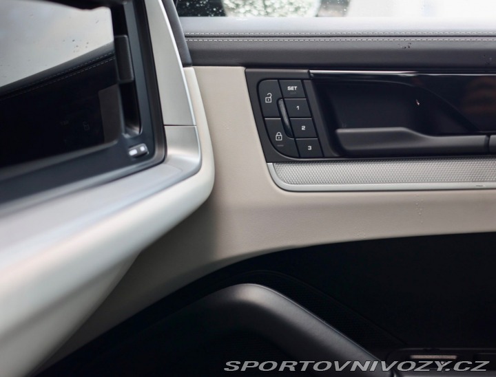 Porsche Cayenne 3.0 V6 e-Hybrid | BOSE - 2024