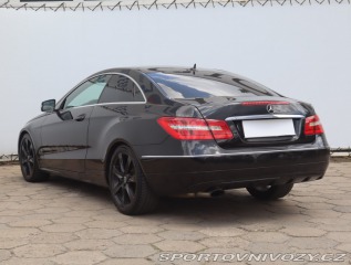 Mercedes-Benz E E 200 2010