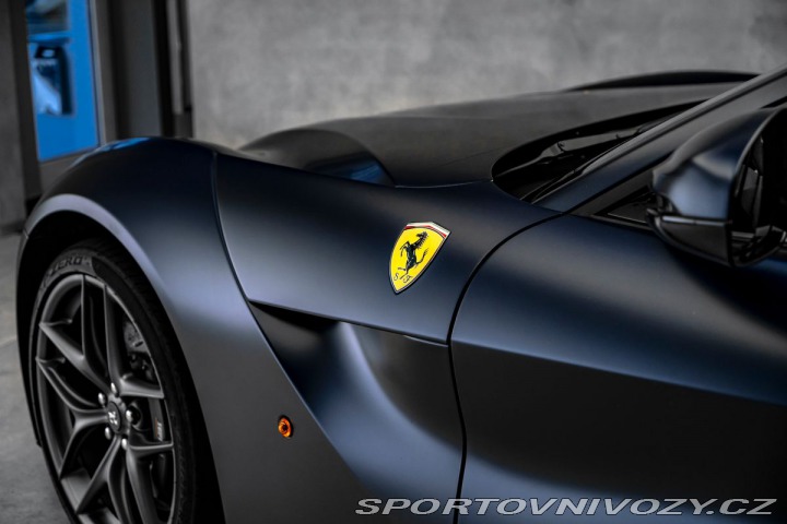 Ferrari F12berlinetta Lift, kamery, full-carbon 1800