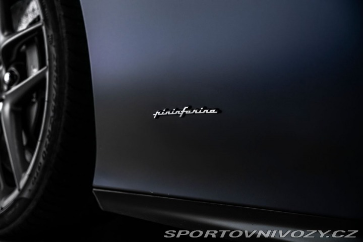 Ferrari F12berlinetta Lift, kamery, full-carbon 1800