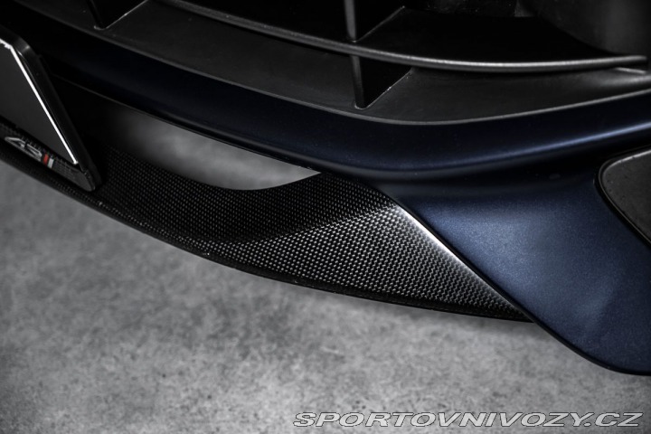 Ferrari F12berlinetta Lift, kamery, full-carbon 1800