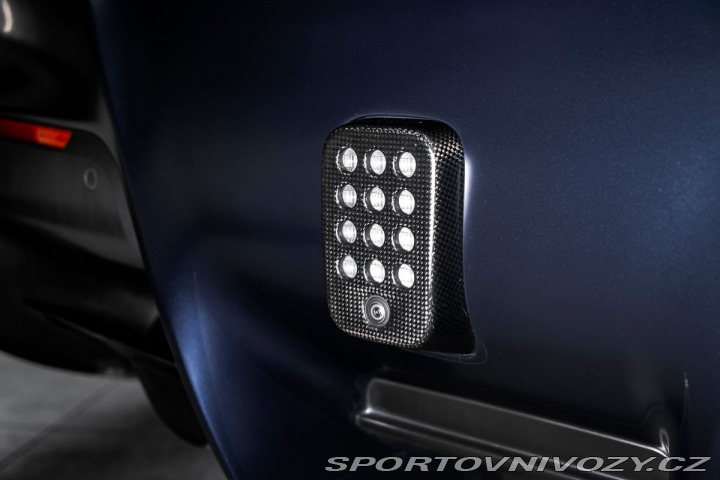 Ferrari F12berlinetta Lift, kamery, full-carbon 1800