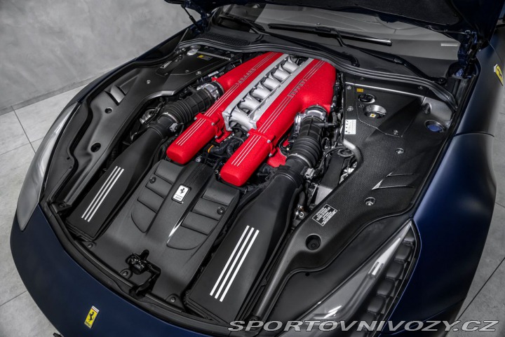 Ferrari F12berlinetta Lift, kamery, full-carbon 1800