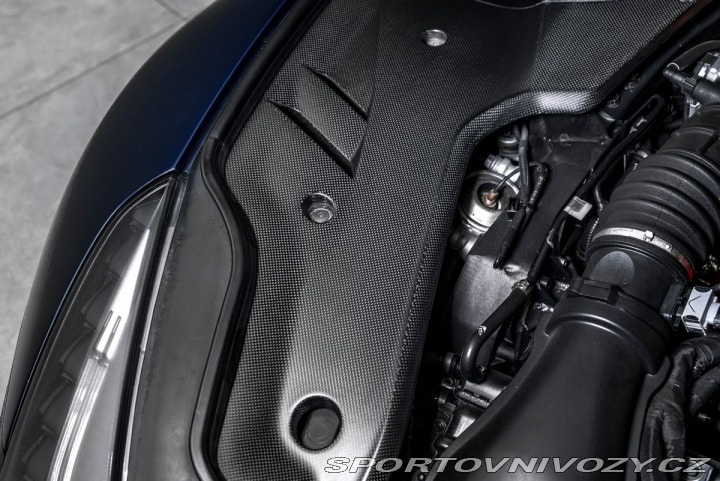 Ferrari F12berlinetta Lift, kamery, full-carbon 1800