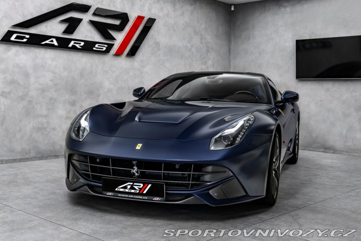 Ferrari F12berlinetta Lift, kamery, full-carbon 1800