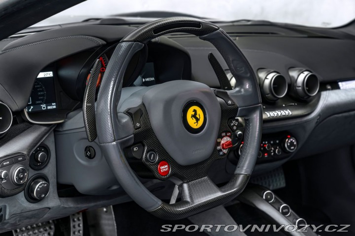 Ferrari F12berlinetta Lift, kamery, full-carbon 1800