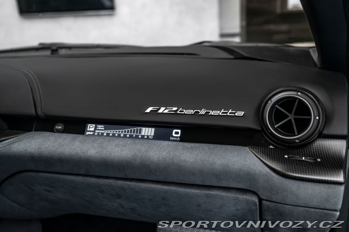 Ferrari F12berlinetta Lift, kamery, full-carbon 1800