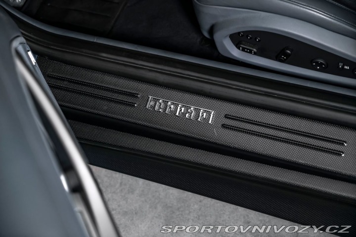 Ferrari F12berlinetta Lift, kamery, full-carbon 1800