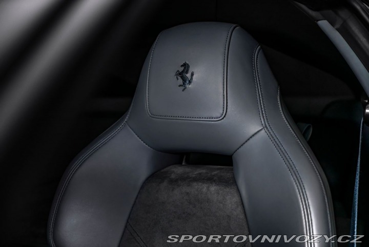 Ferrari F12berlinetta Lift, kamery, full-carbon 1800