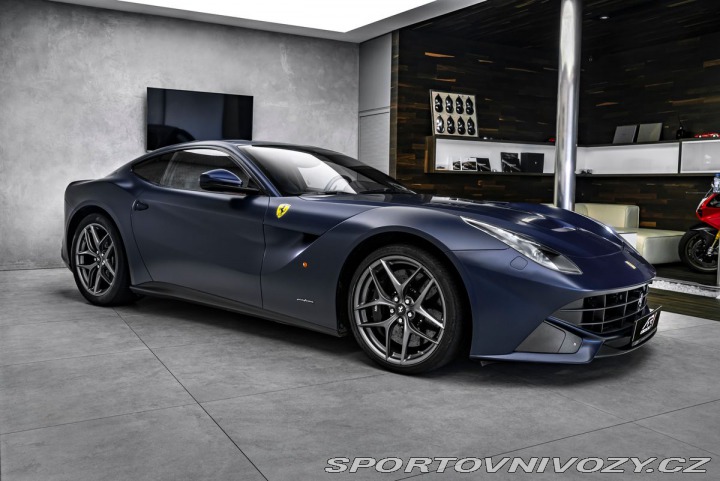 Ferrari F12berlinetta Lift, kamery, full-carbon 1800