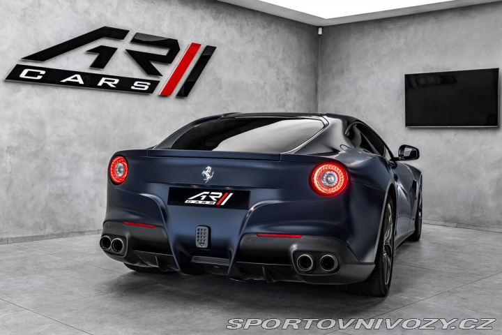 Ferrari F12berlinetta Lift, kamery, full-carbon 1800