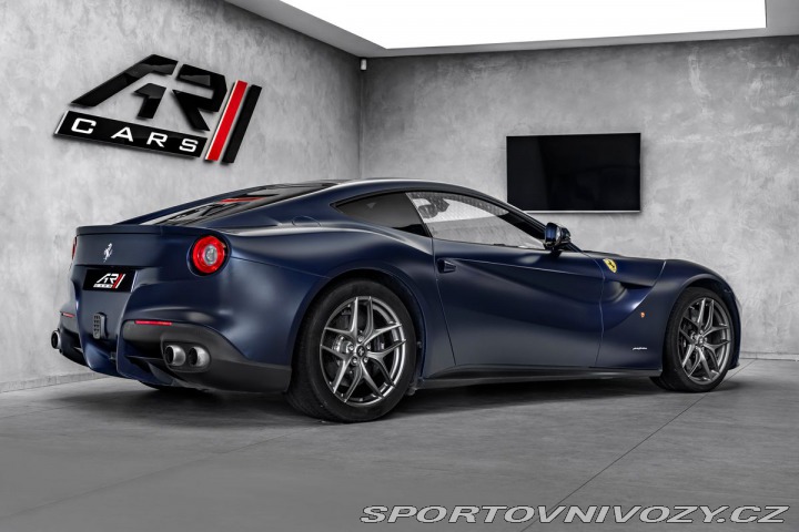 Ferrari F12berlinetta Lift, kamery, full-carbon 2014