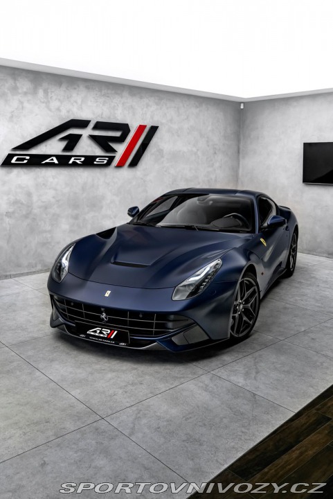 Ferrari F12berlinetta Lift, kamery, full-carbon 1800