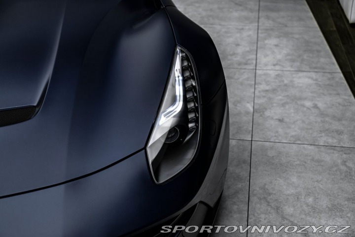 Ferrari F12berlinetta Lift, kamery, full-carbon 1800