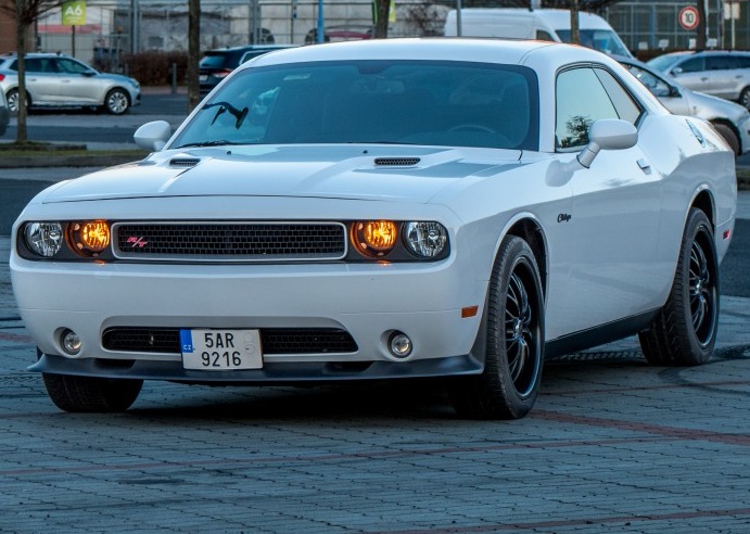 Dodge Challenger R/T 5.7 HEMI V8 MANUÁL
