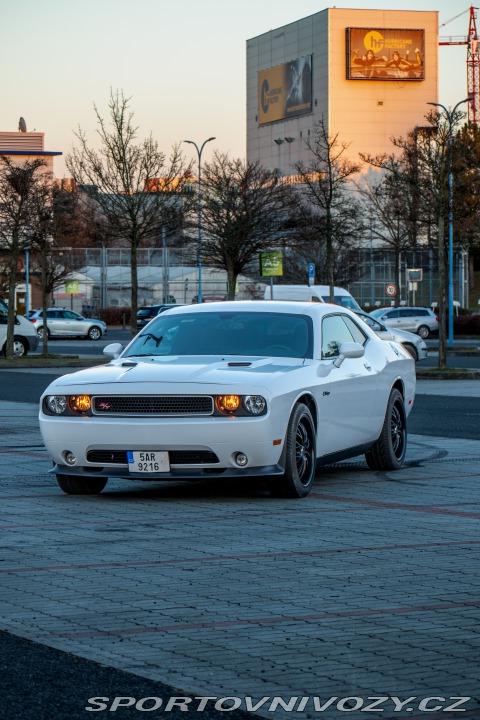 Dodge Challenger R/T 5.7 HEMI V8 MANUÁL 2011