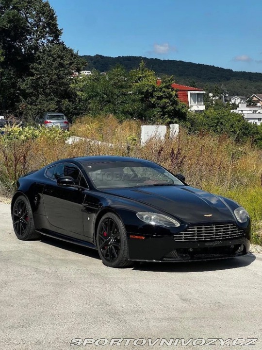 Aston Martin Vantage Aston Martin V8 Vantage 2012