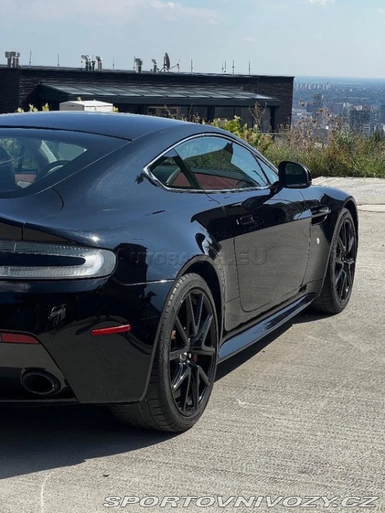 Aston Martin Vantage Aston Martin V8 Vantage 2012