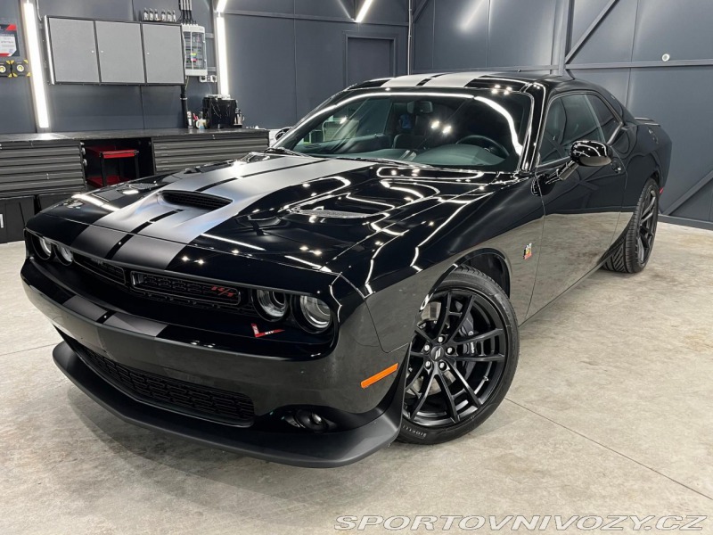 Dodge Challenger 