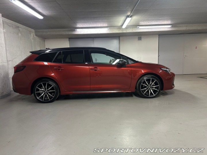 Toyota Corolla GR Sport 2.0 Hybrid e-CVT 2026