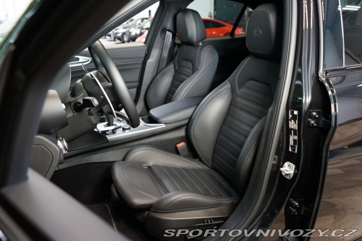 Alfa Romeo Giulia VELOCE*PANO*H/K*KAMERA*ZÁ 2024