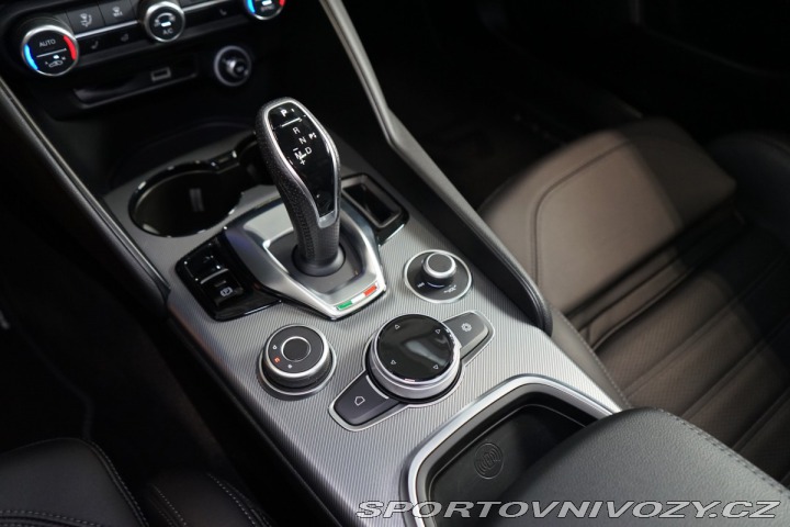 Alfa Romeo Giulia VELOCE*PANO*H/K*KAMERA*ZÁ 2024