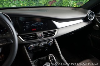 Alfa Romeo Giulia VELOCE*PANO*H/K*KAMERA*ZÁ 2024