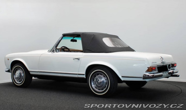 Mercedes-Benz SL 230SL Pagode (W113) 1967