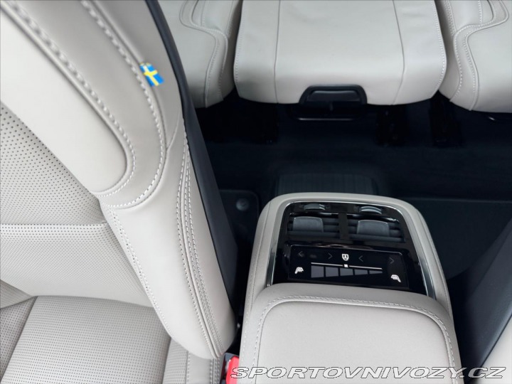 Volvo Ostatní modely XC90 2,0 T8 AWD Plus Bright 79 2025