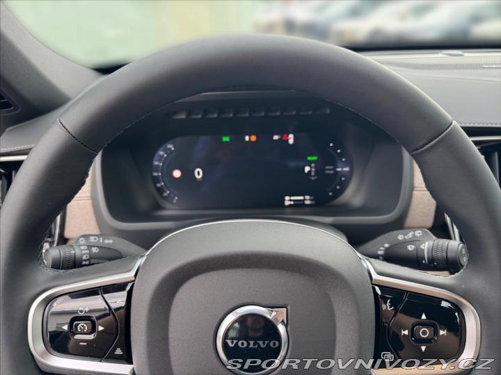 Volvo Ostatní modely XC90 2,0 T8 AWD Plus Bright 79 2025