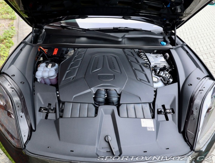 Porsche Cayenne Coupe V8 Turbo E-Hybrid 2024