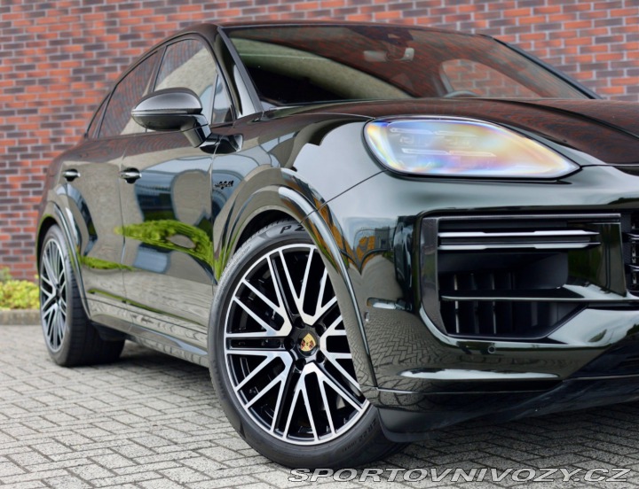 Porsche Cayenne Coupe V8 Turbo E-Hybrid 2024