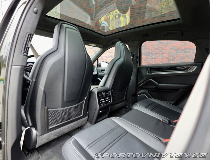 Porsche Cayenne Coupe V8 Turbo E-Hybrid 2024