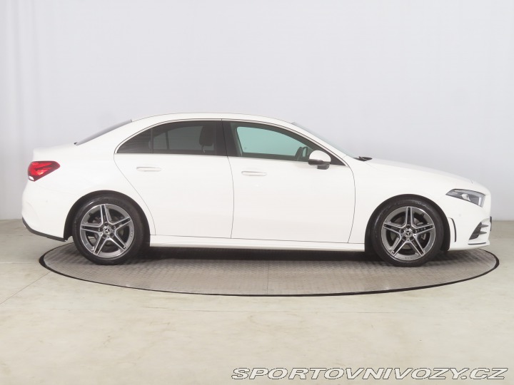 Mercedes-Benz A AMG Line A 180 d 2021