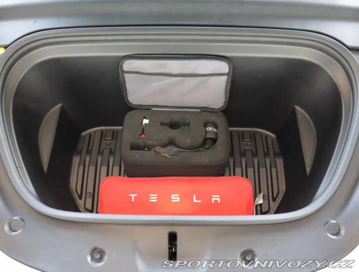 Tesla Model Y . Long Range AWD 75kWh 2021