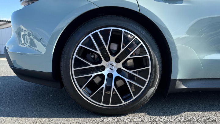 Porsche Taycan 2025