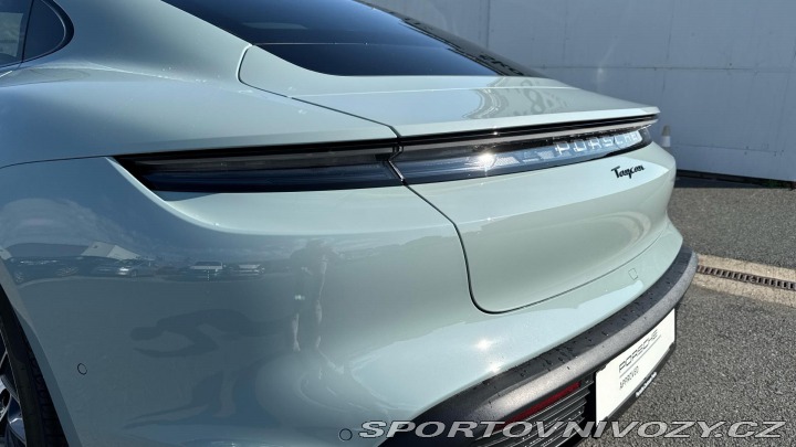 Porsche Taycan 2025
