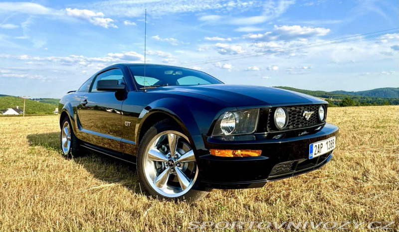 Ford Mustang GT 4.6 benzin V8 224 kW