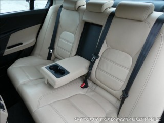 Jaguar XE 2,0 d, Prestige, 1.Maj.ČR 2016