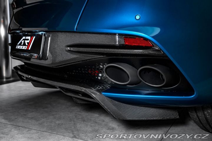 Aston Martin DBS  2023