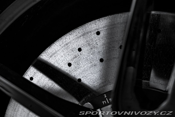 Aston Martin DBS  2023