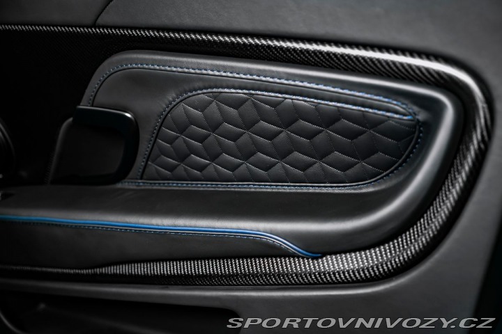 Aston Martin DBS  2023