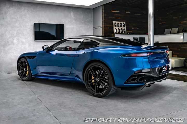 Aston Martin DBS  2023