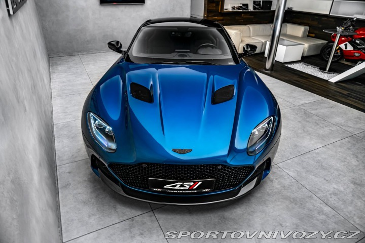 Aston Martin DBS  2023