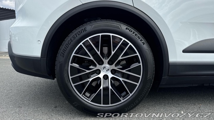 Porsche Macan 2025